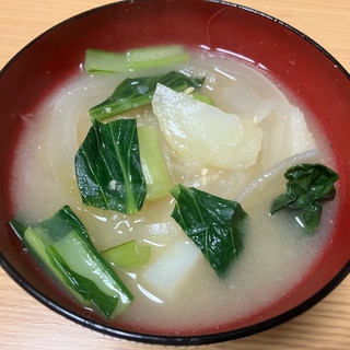 新じゃがと玉ねぎと小松菜の味噌汁☆彡